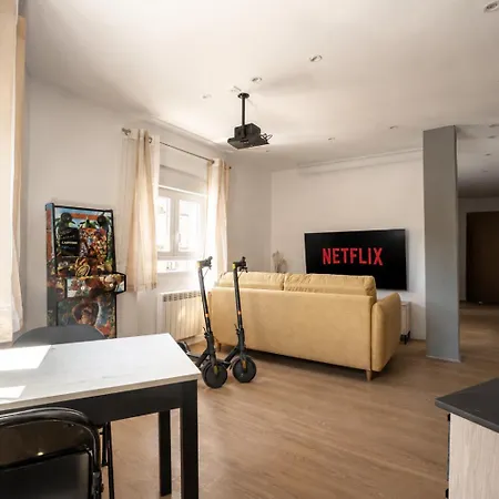 Lujo 8 Pax Proyector, Maquina Arcade Y Parking Apartamento *
