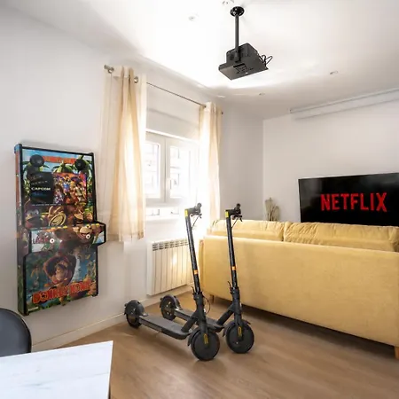 Lujo 8 Pax Proyector, Maquina Arcade Y Parking Apartamento Oviedo